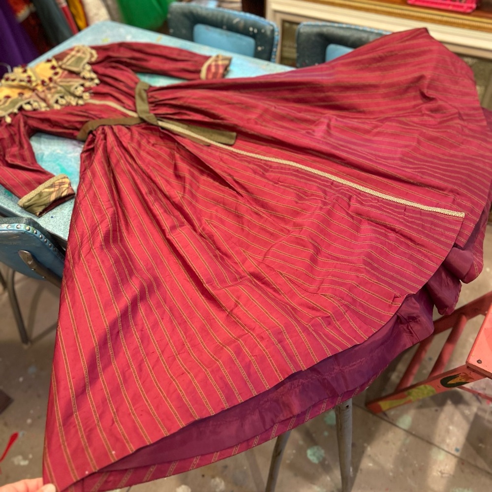 Victorian Rosette Robe - Picture 4 of 14